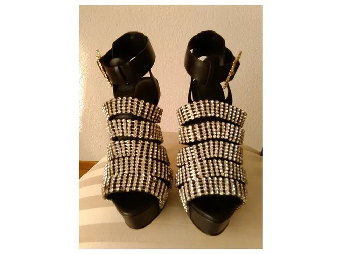 Anna Dello Russo pour H & M ANNA DELLO RUSSO por sandalias H&M con cristales Negro 