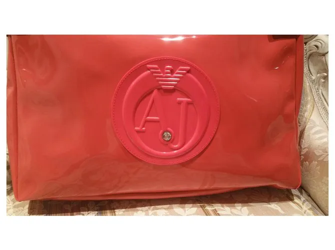 Armani Cesta Coral 