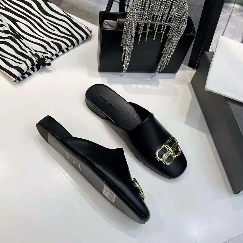 Balenciaga Sandalias Cozy BB para mujer en piel de becerro lisa negra con herrajes en oro envejecido