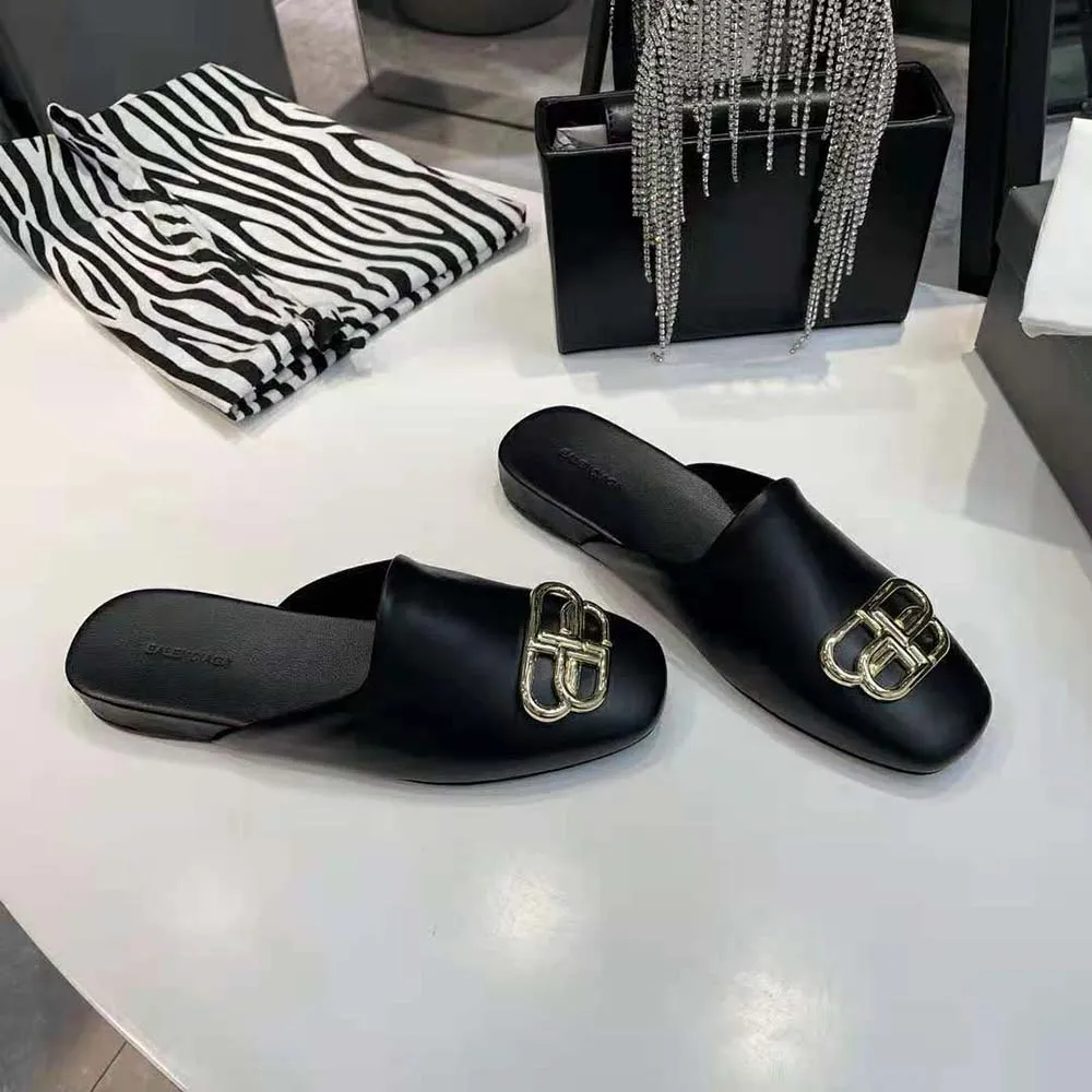 Balenciaga Sandalias Cozy BB para mujer en piel de becerro lisa negra con herrajes en oro envejecido