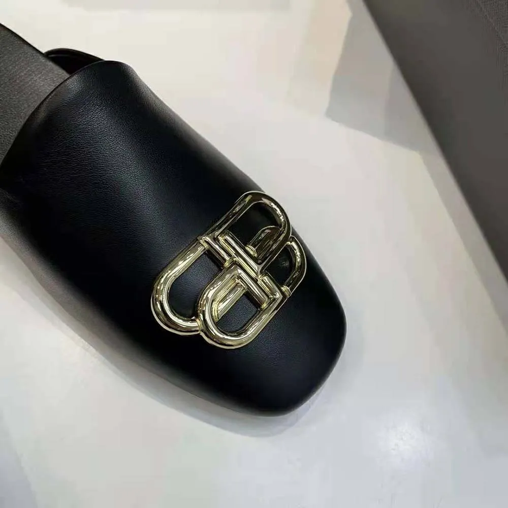 Balenciaga Sandalias Cozy BB para mujer en piel de becerro lisa negra con herrajes en oro envejecido