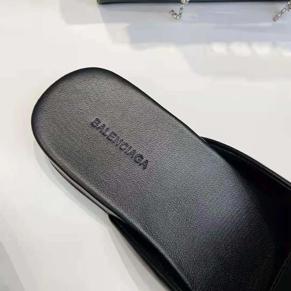 Balenciaga Sandalias Cozy BB para mujer en piel de becerro lisa negra con herrajes en oro envejecido