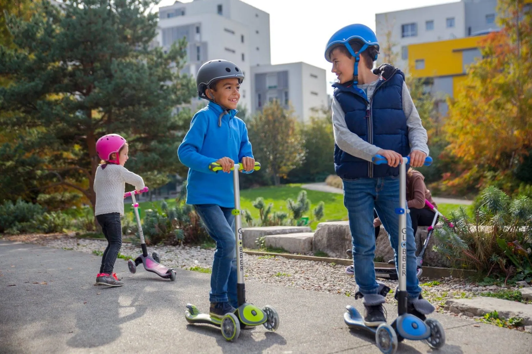 Casco Scooter Niño Globber Primo Lights Rosado