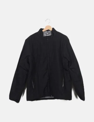 Decathlon Chaqueta negra acolchada