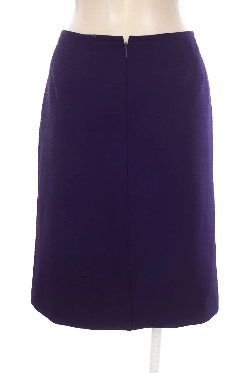 FALDA COLOR MORADO  CLOSEANDO