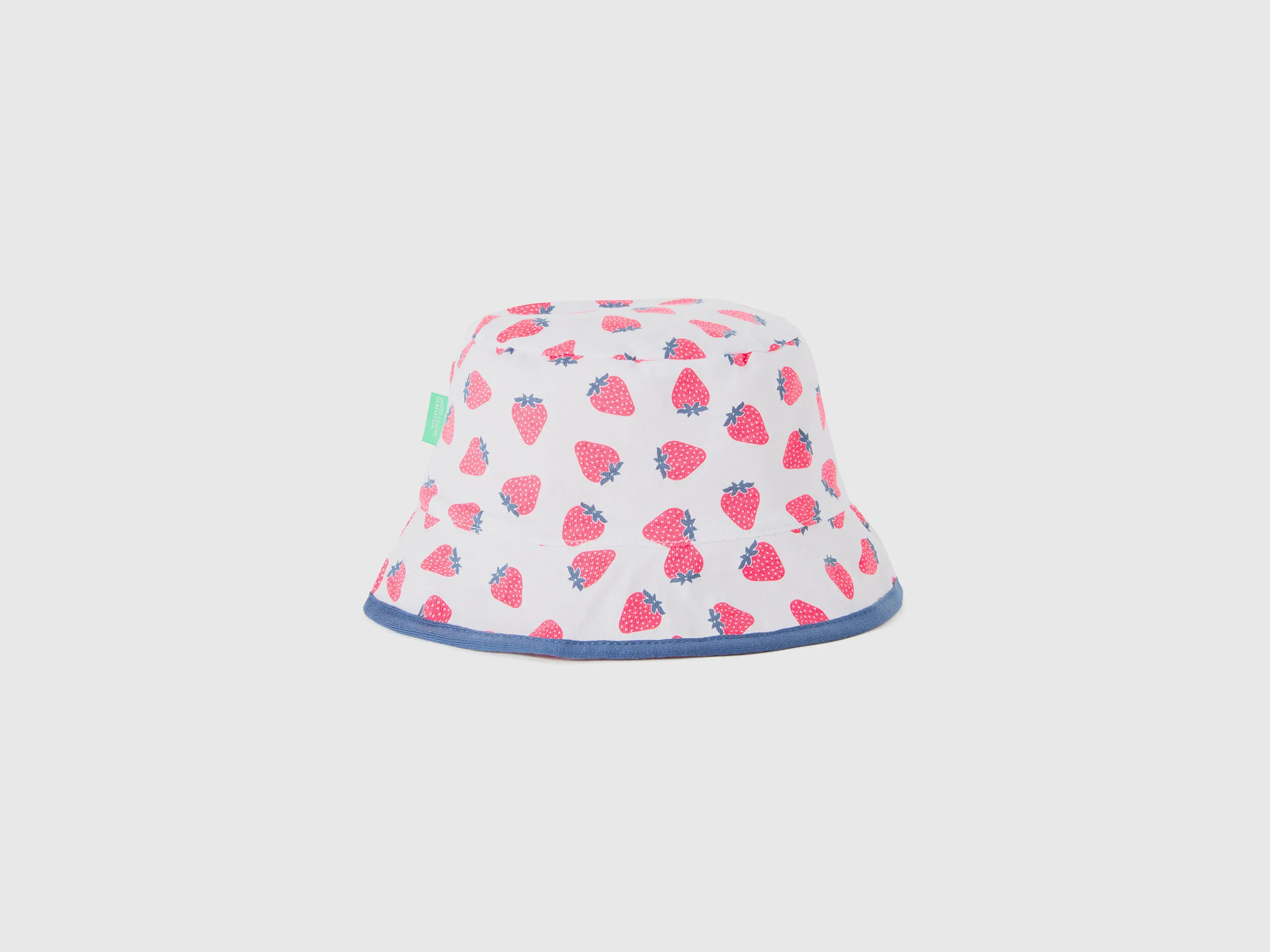 Gorro reversible con estampado de fresas