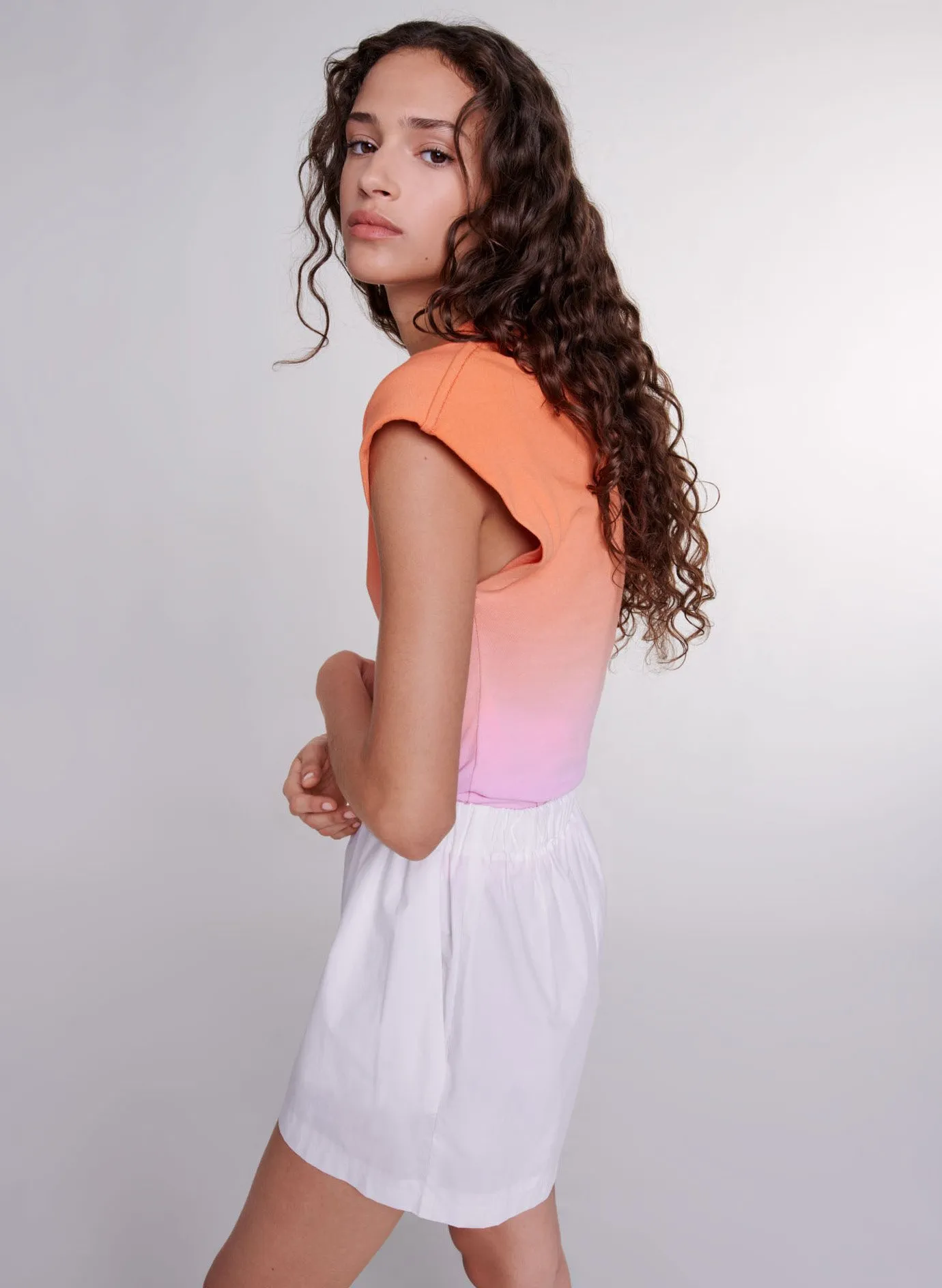 MAJE Top cuello redondo con estampado floral en naranja