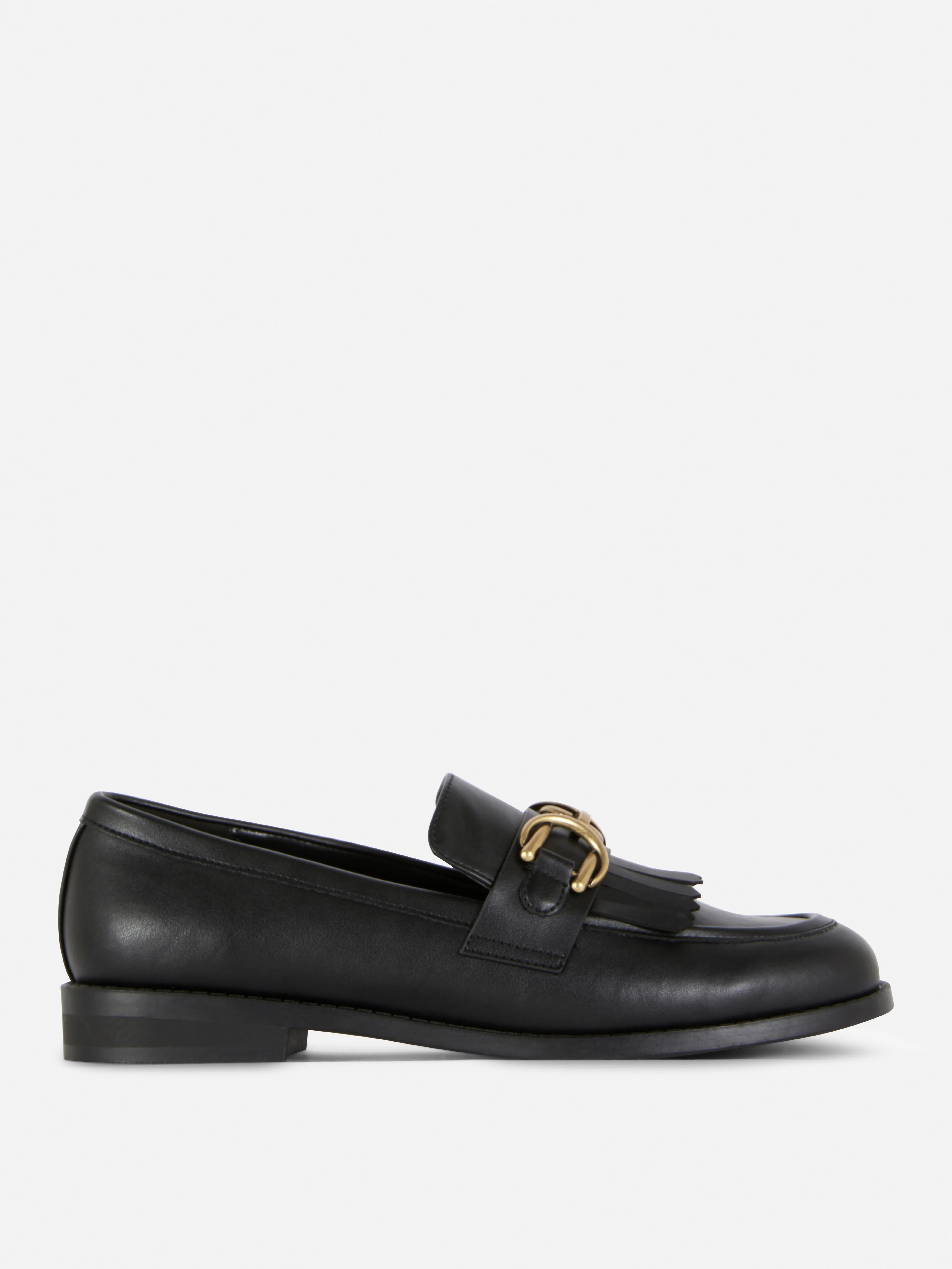 Mocasines con flecos y hebilla