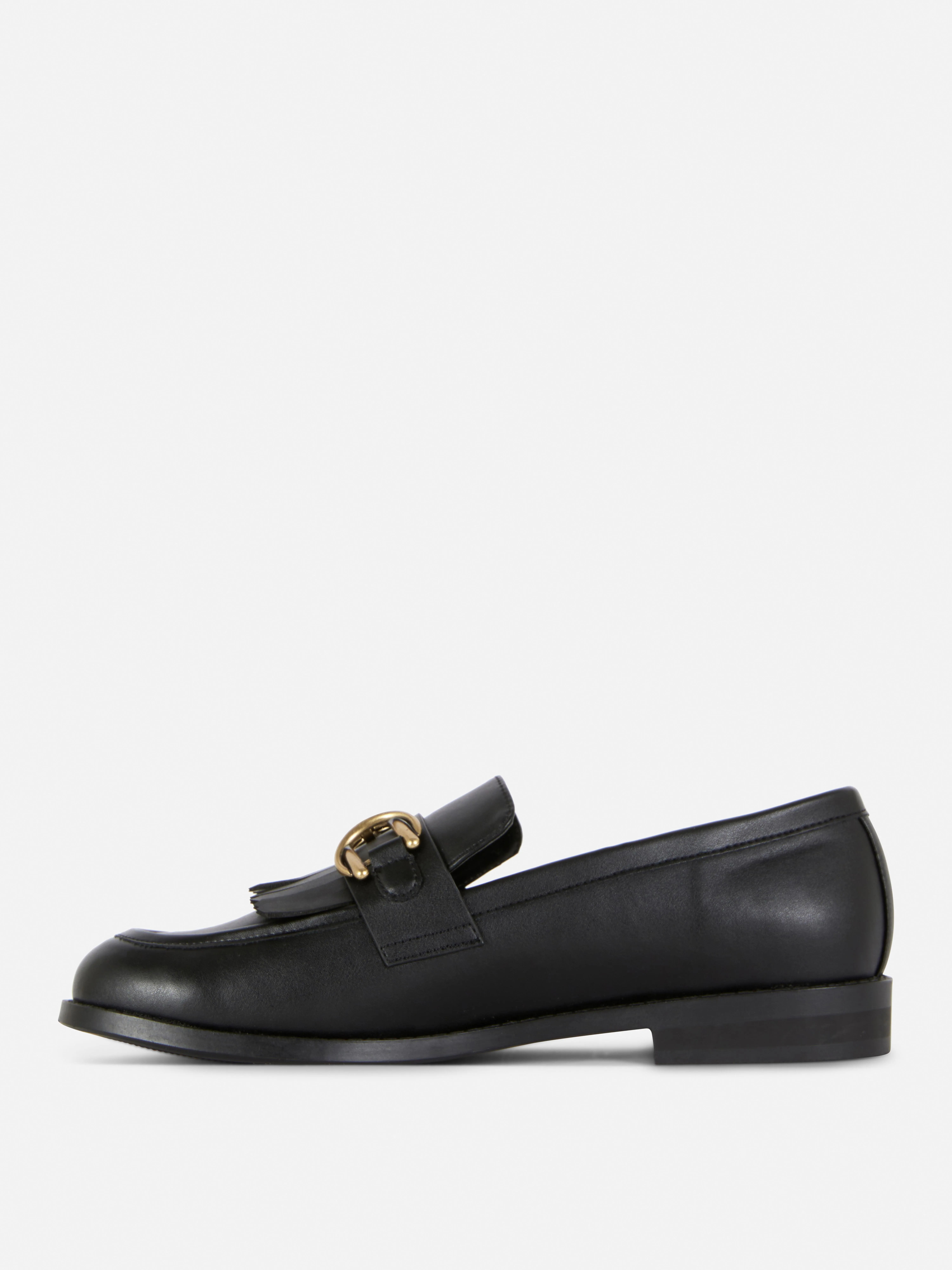 Mocasines con flecos y hebilla