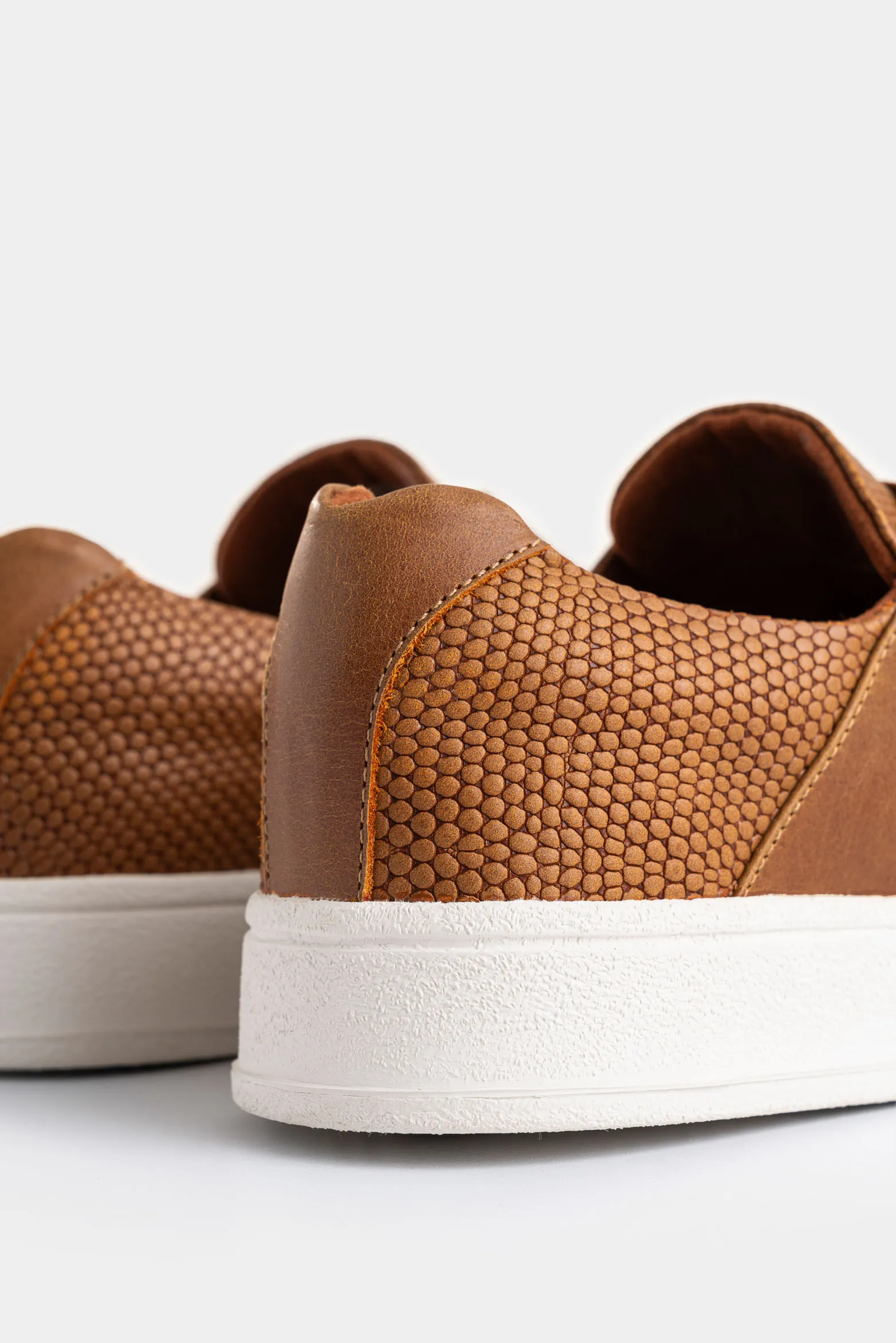 Mocasines plataforma de cuero grabado