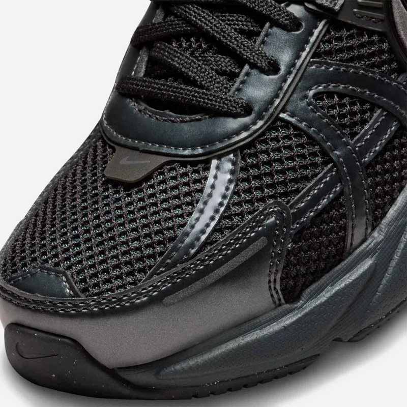 NIKE V2K RUN FD0736001