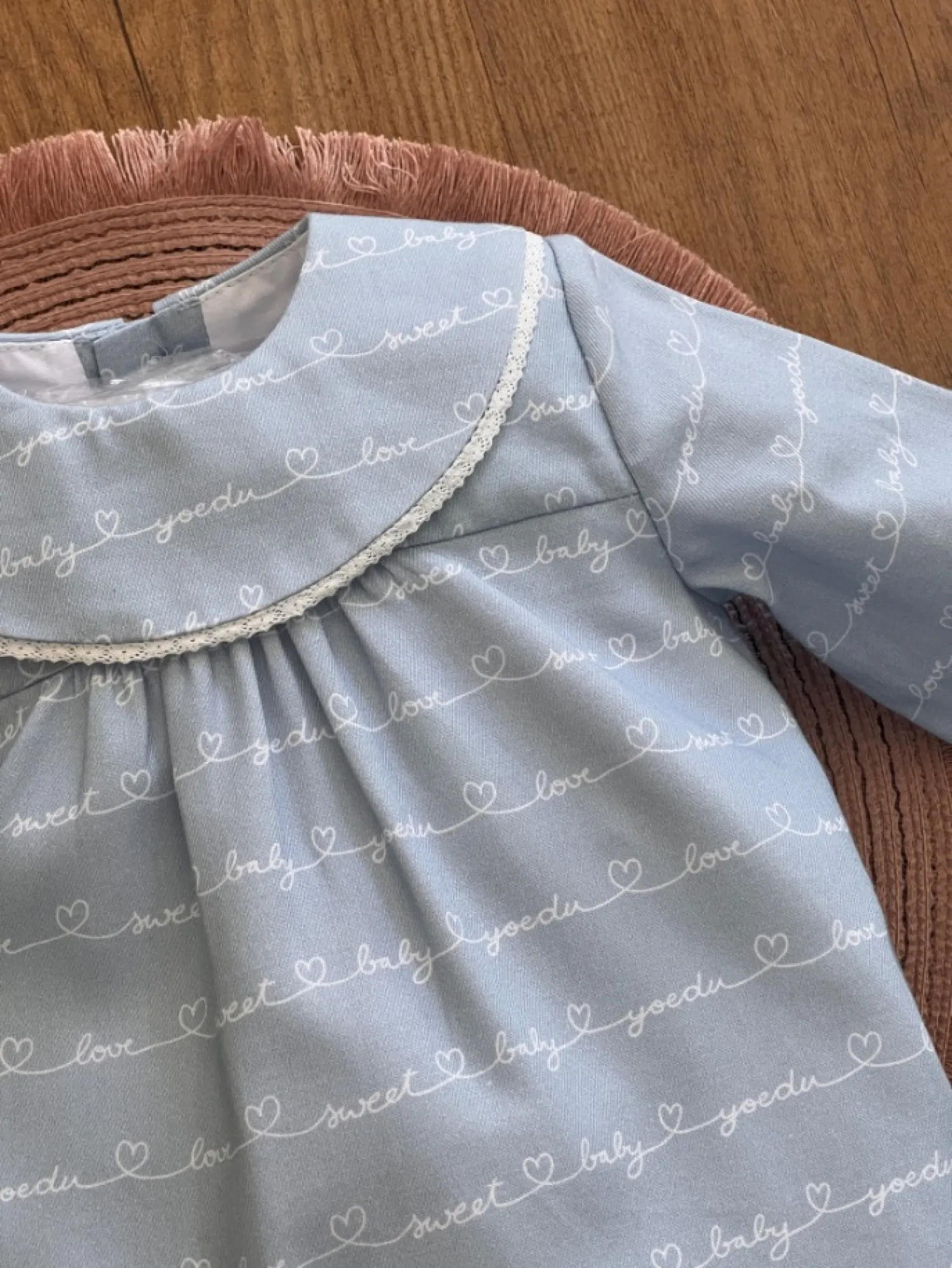 Pelele unisex de viella azul. Colección Aladdin