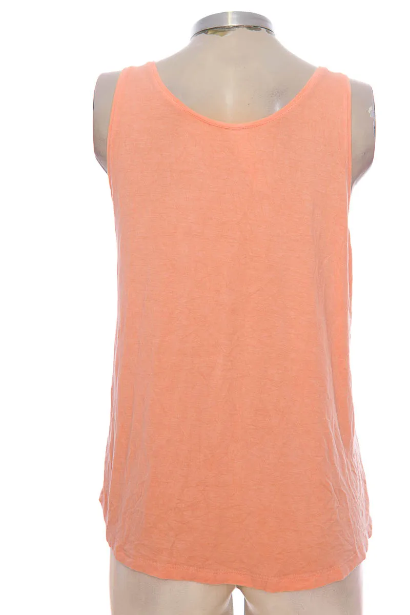 TOP / CAMISETA COLOR ROSADO  CLOSEANDO