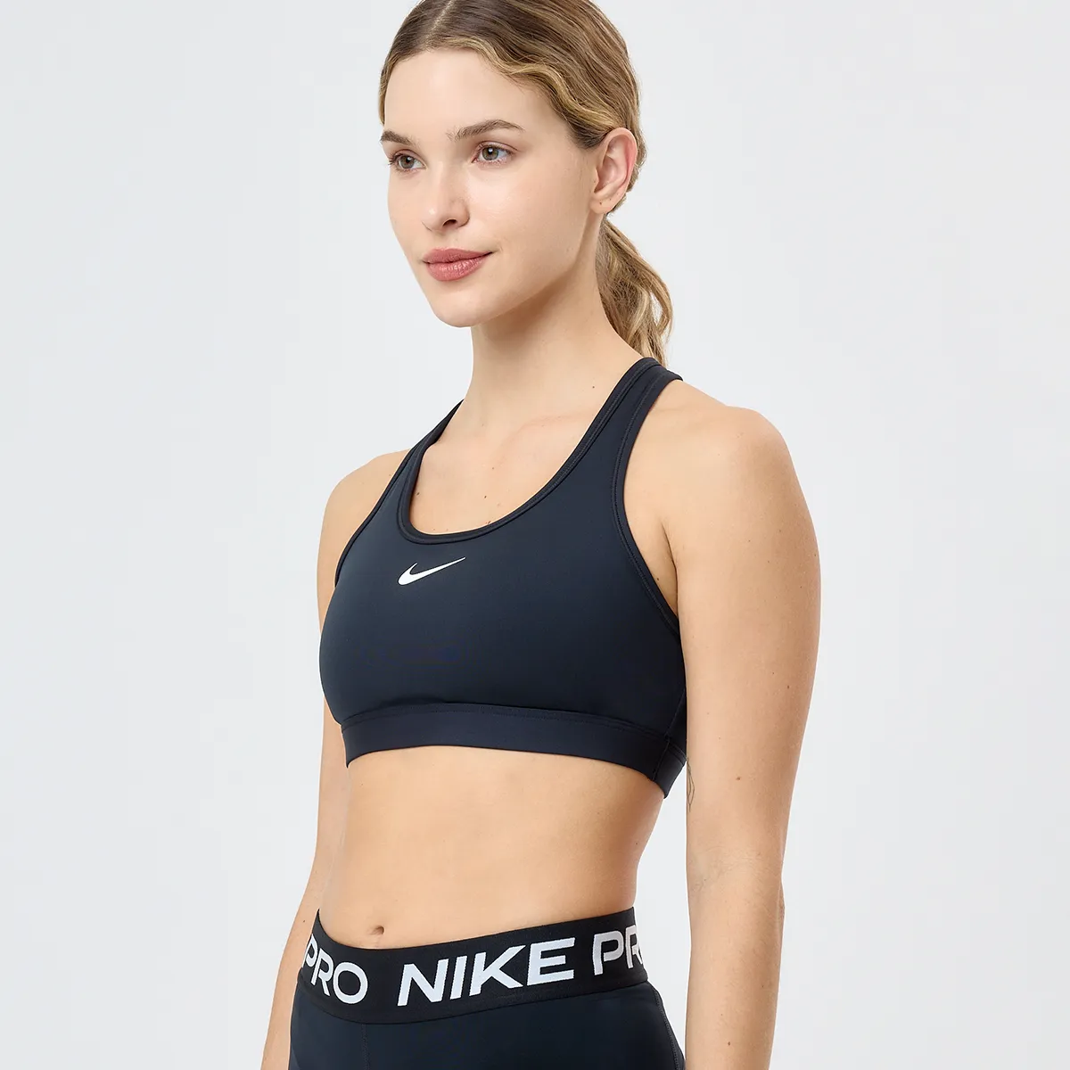 Top Nike Swoosh Medium Mujer
