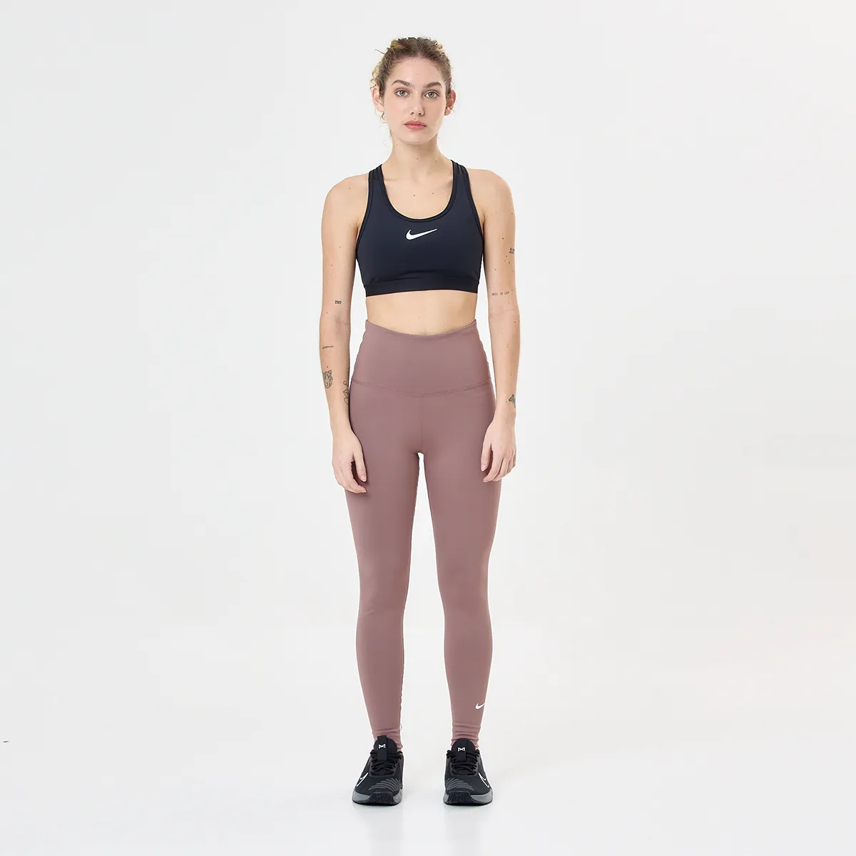 Top Nike Swoosh Medium Mujer